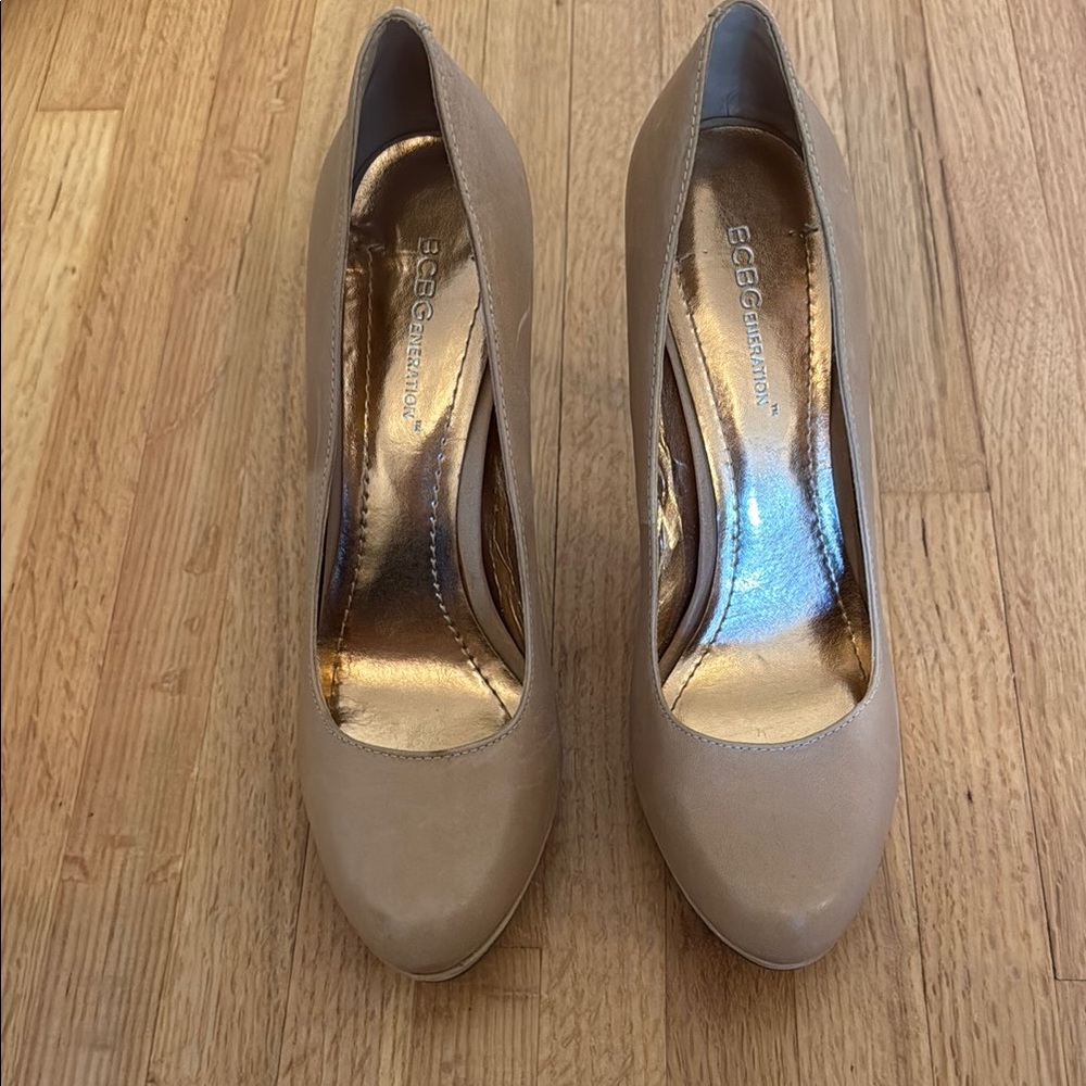 BCBGeneration Tan Heels Elegant Design